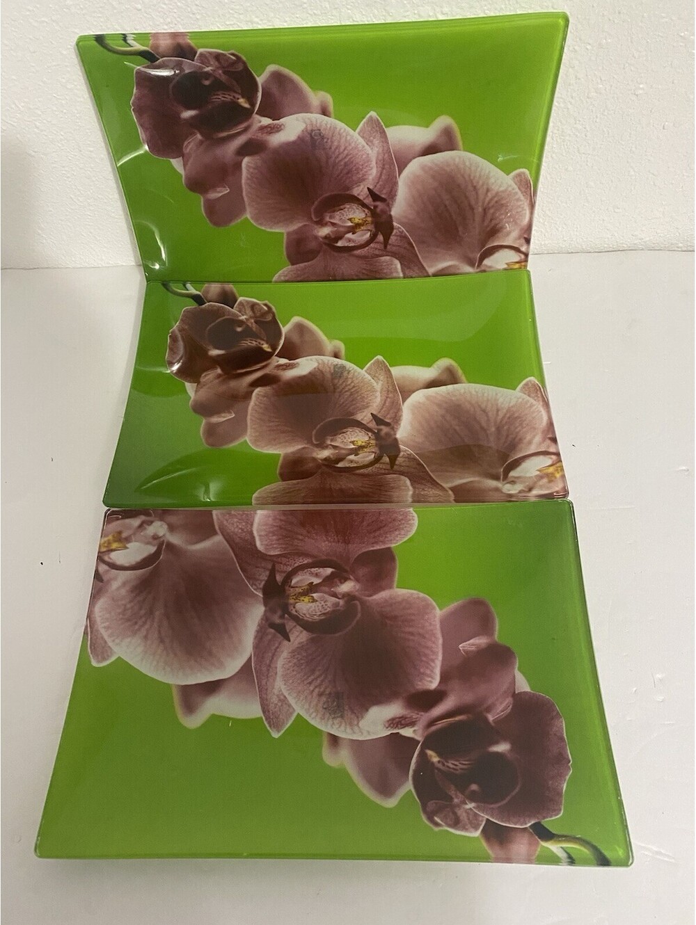 Prima Donna Picture Plates Set of 3 Made In Italy Orchid Purple Floral Design